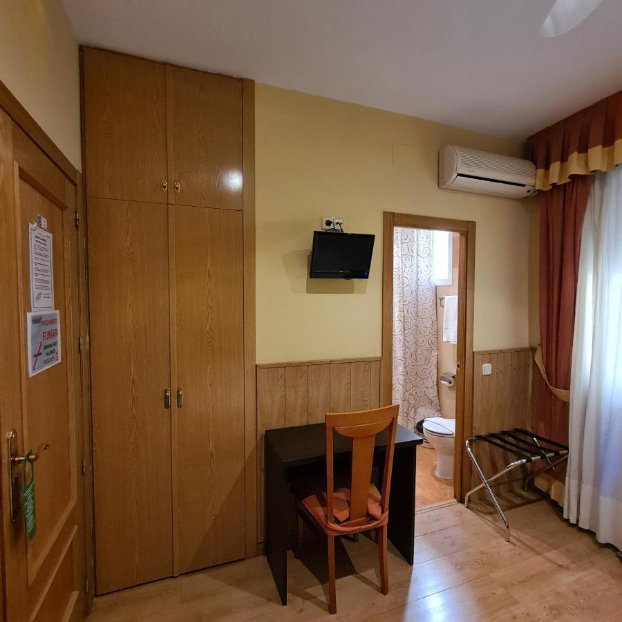 Hostal Oporto Madrid Bagian luar foto