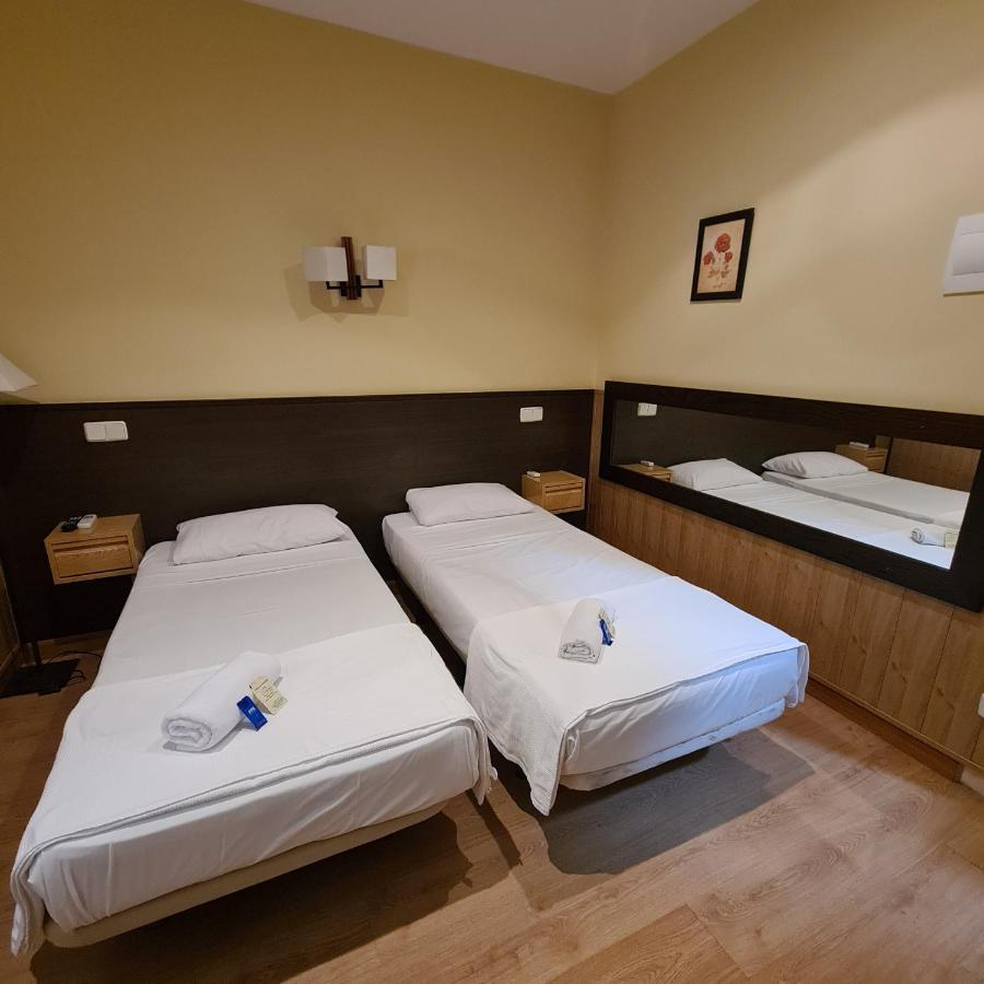 Hostal Oporto Madrid Bagian luar foto