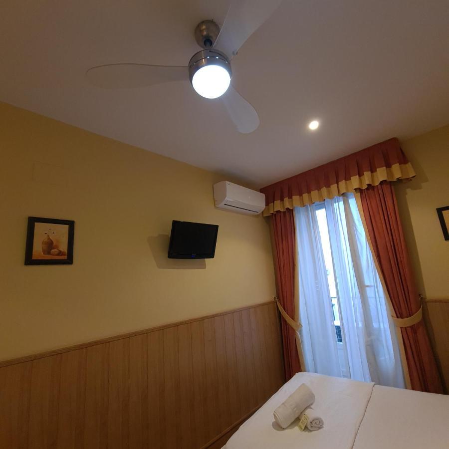 Hostal Oporto Madrid Bagian luar foto