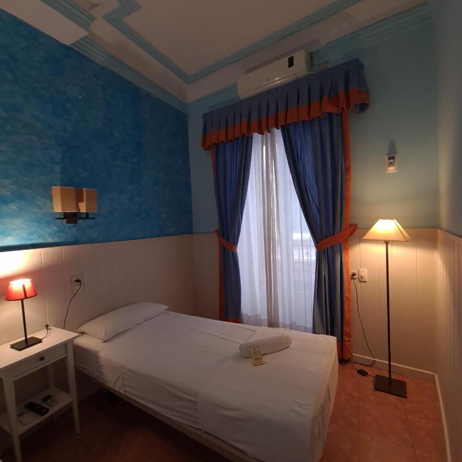 Hostal Oporto Madrid Bagian luar foto