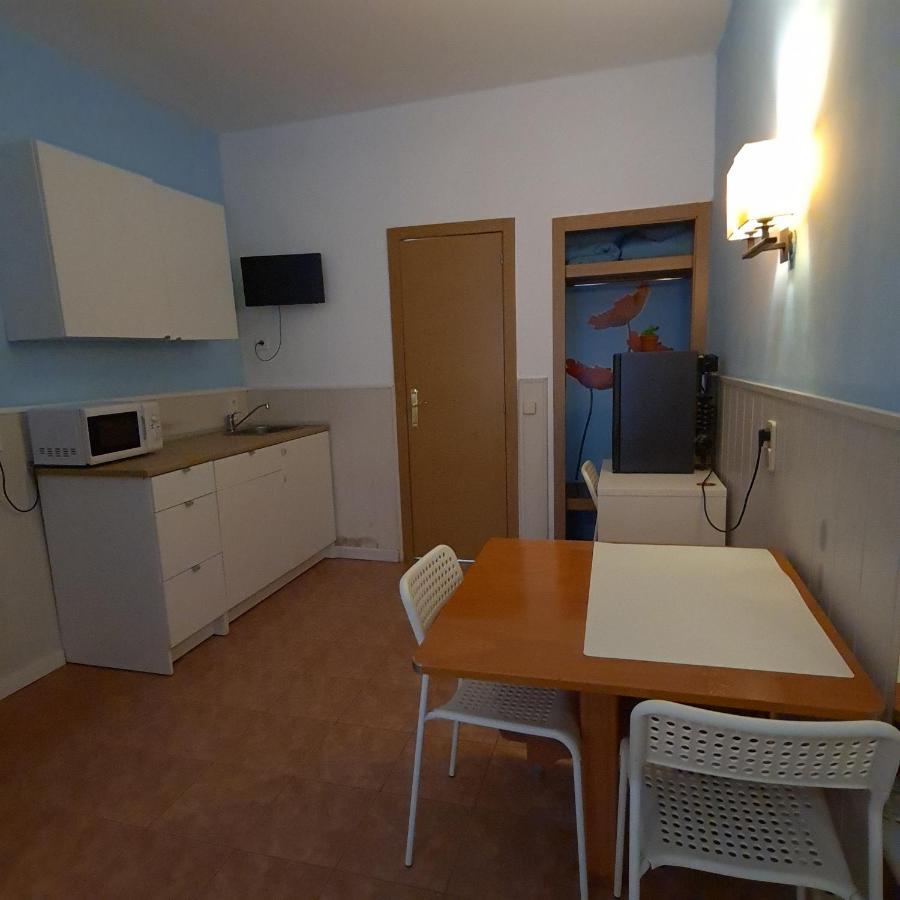 Hostal Oporto Madrid Bagian luar foto