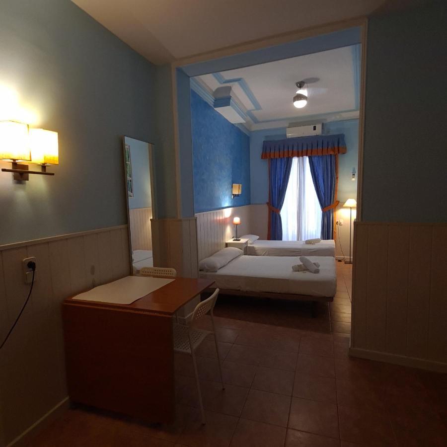 Hostal Oporto Madrid Bagian luar foto