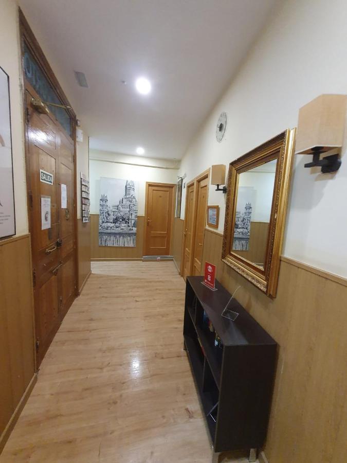Hostal Oporto Madrid Bagian luar foto