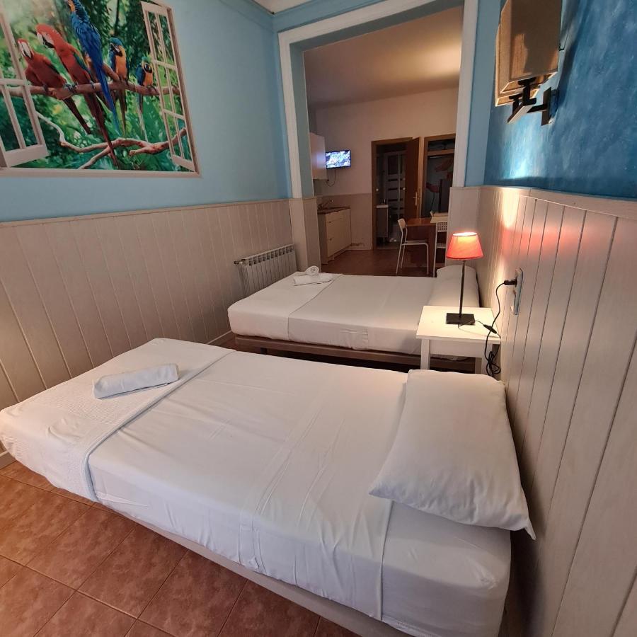Hostal Oporto Madrid Bagian luar foto