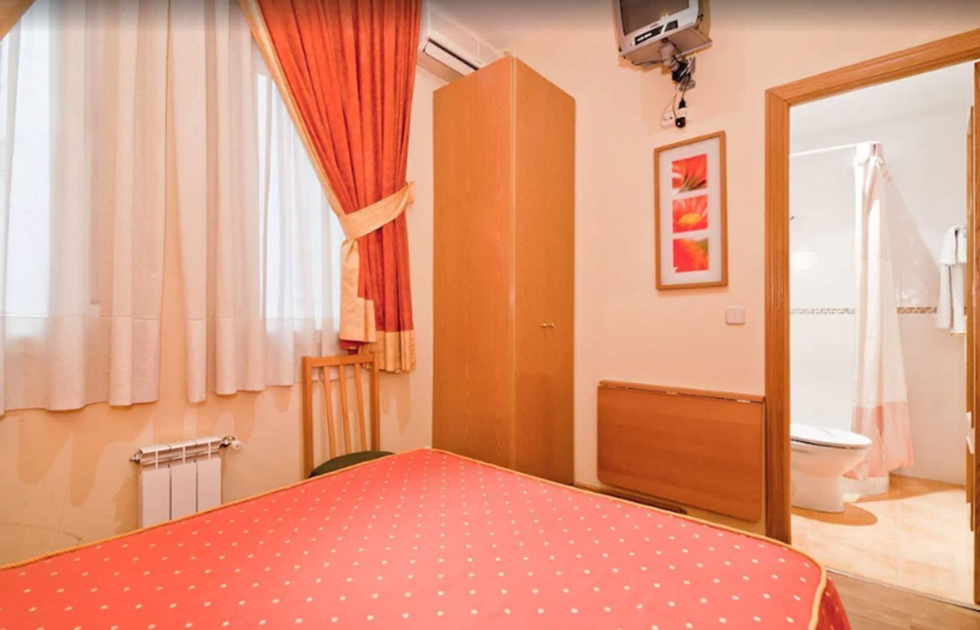 Hostal Oporto Madrid Bagian luar foto