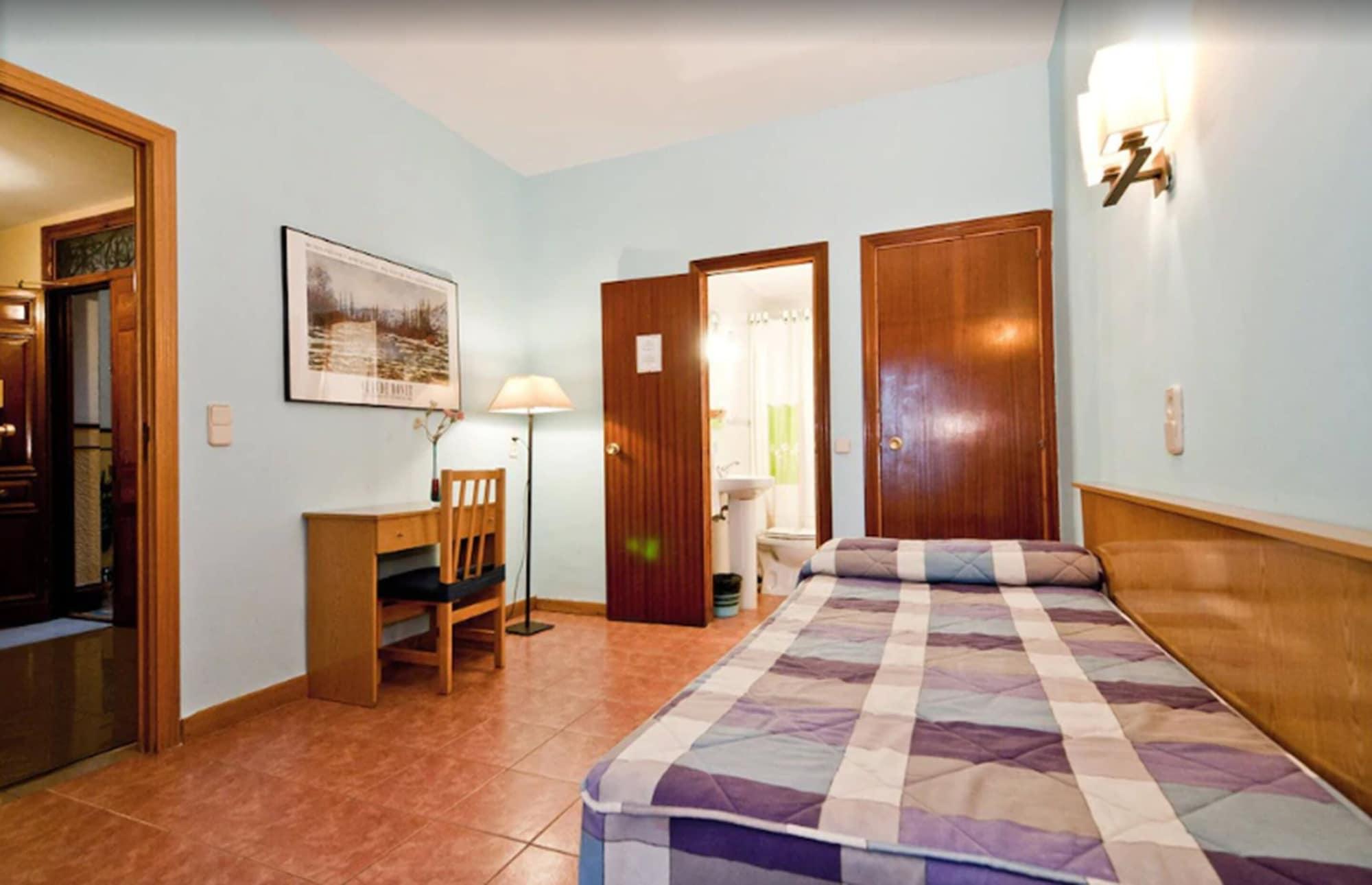 Hostal Oporto Madrid Bagian luar foto