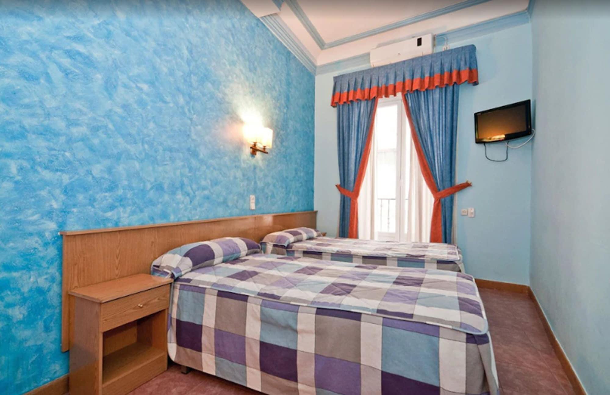 Hostal Oporto Madrid Bagian luar foto