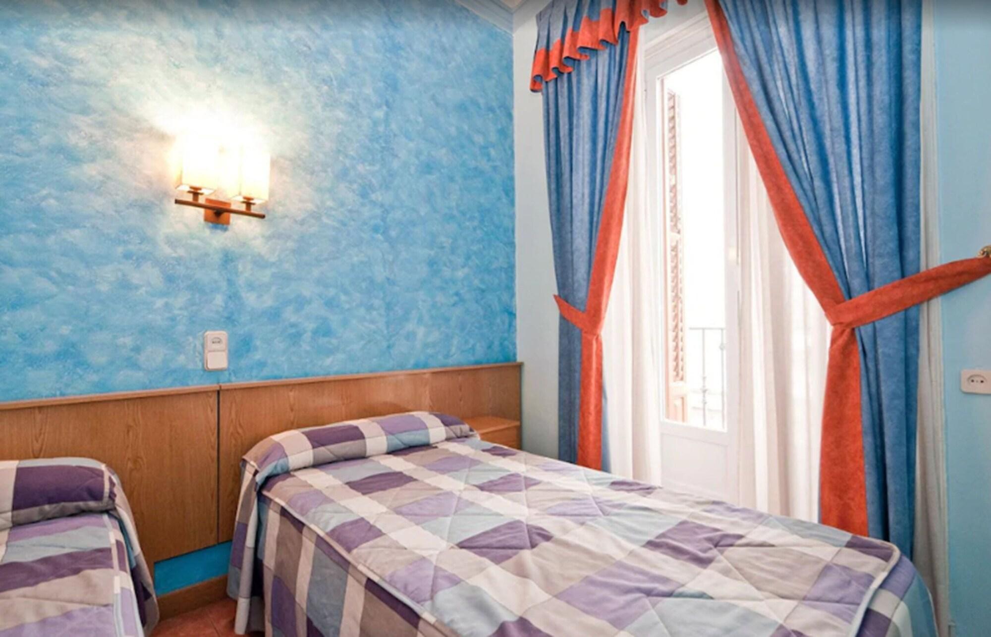 Hostal Oporto Madrid Bagian luar foto