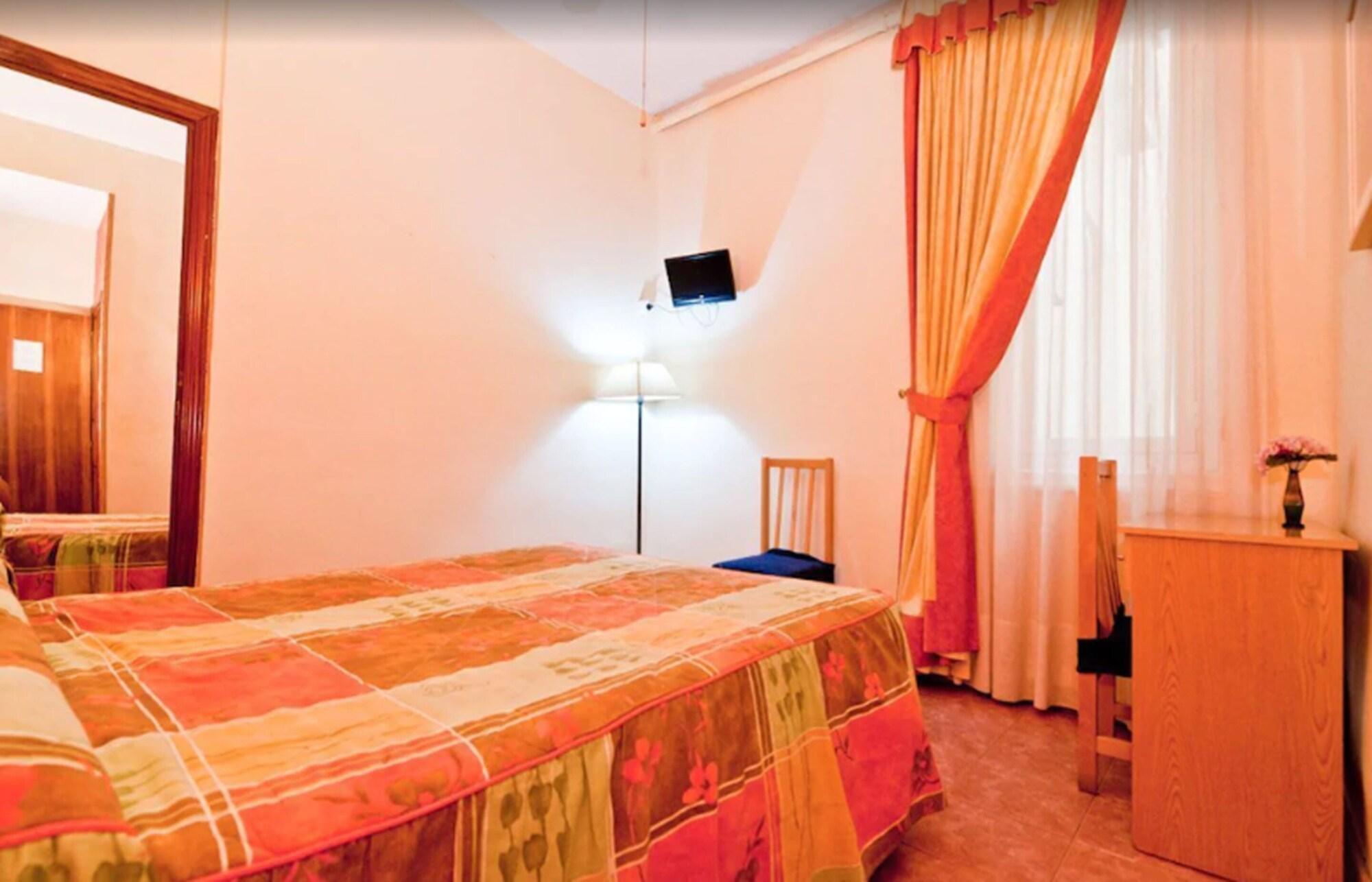 Hostal Oporto Madrid Bagian luar foto