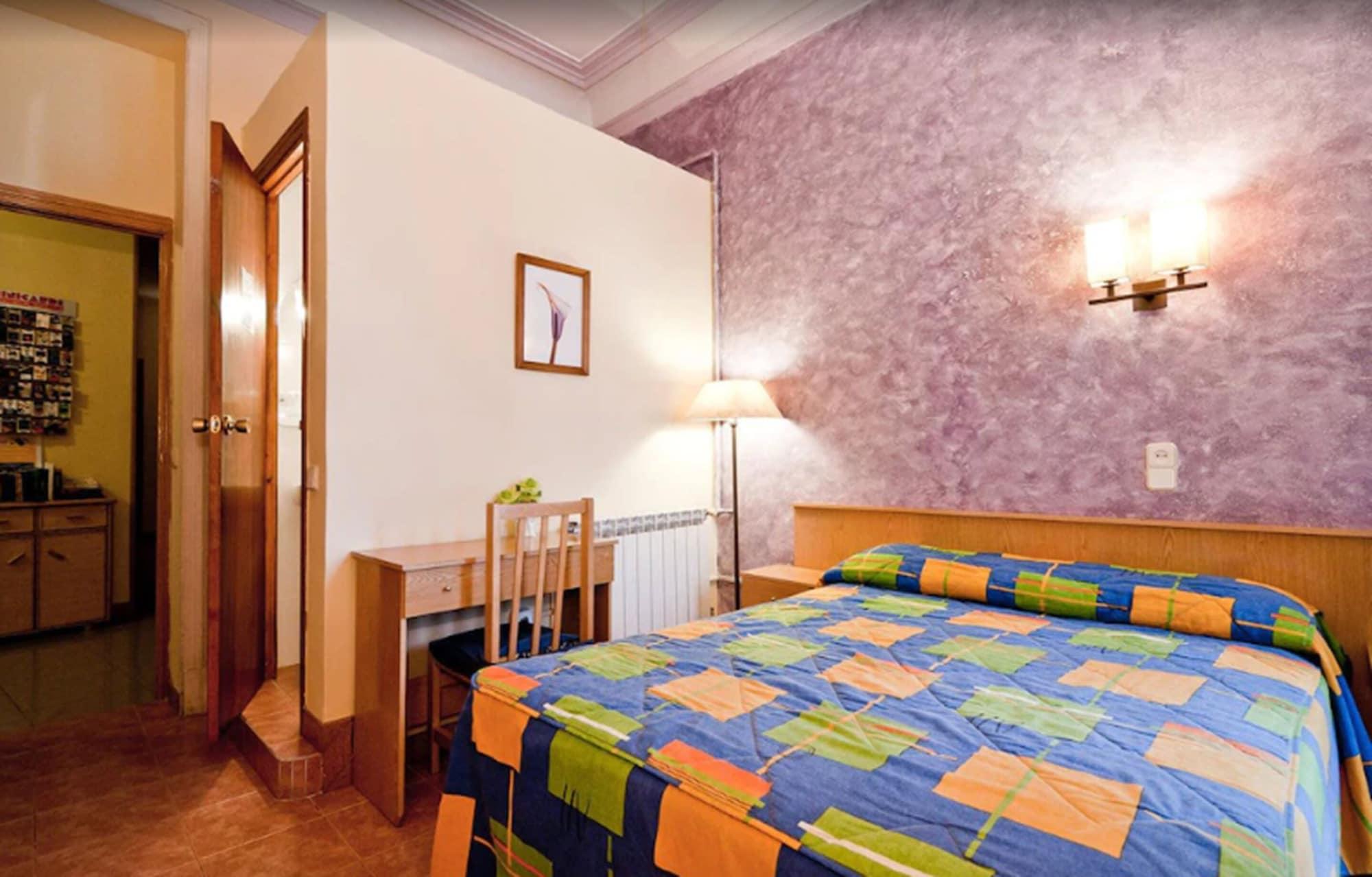 Hostal Oporto Madrid Bagian luar foto