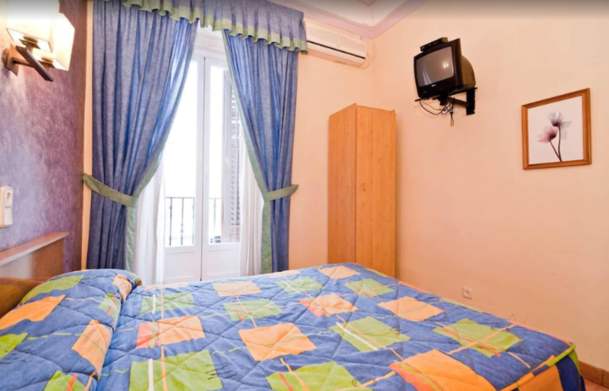 Hostal Oporto Madrid Bagian luar foto