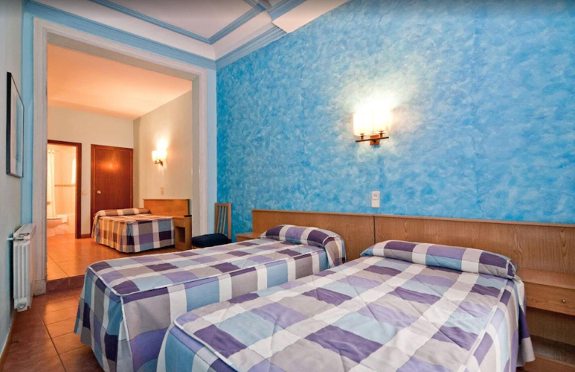 Hostal Oporto Madrid Bagian luar foto