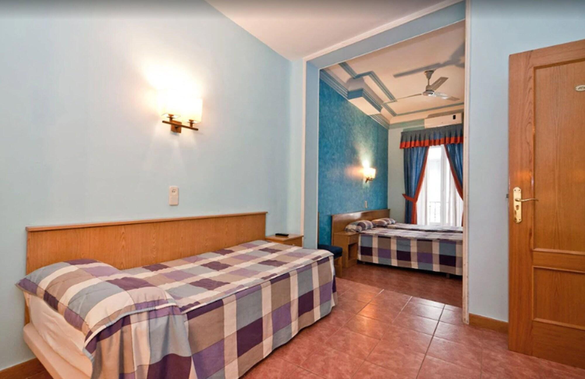 Hostal Oporto Madrid Bagian luar foto