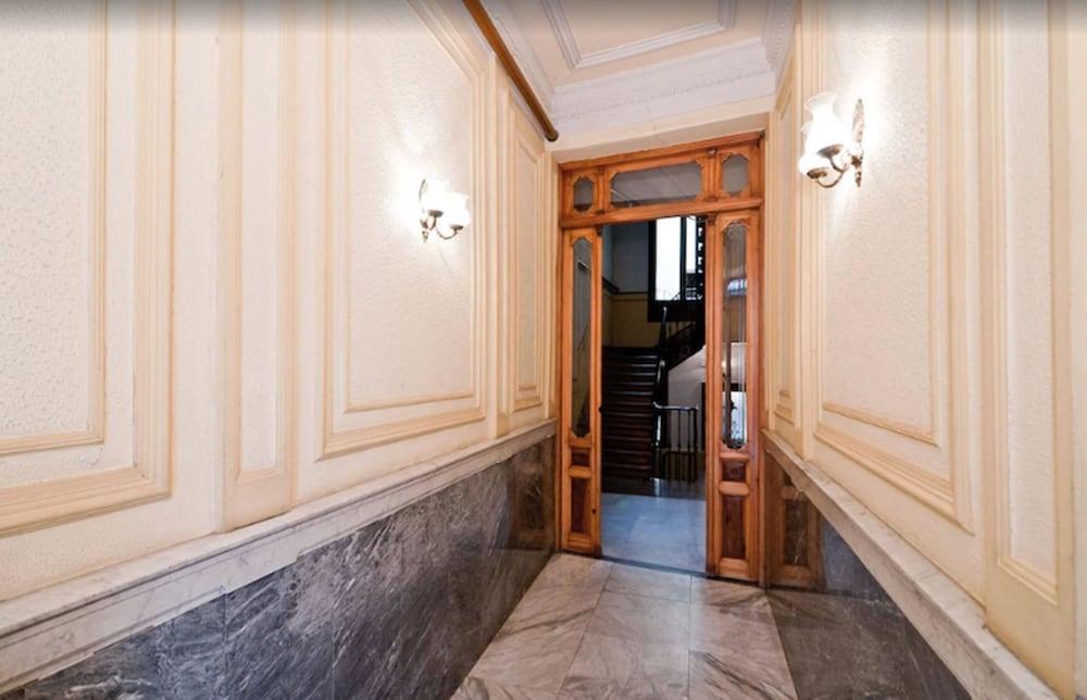 Hostal Oporto Madrid Bagian luar foto
