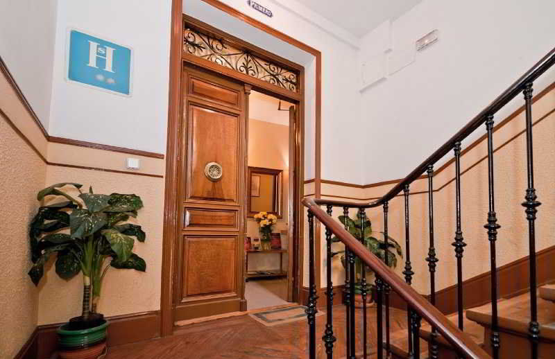 Hostal Oporto Madrid Bagian luar foto