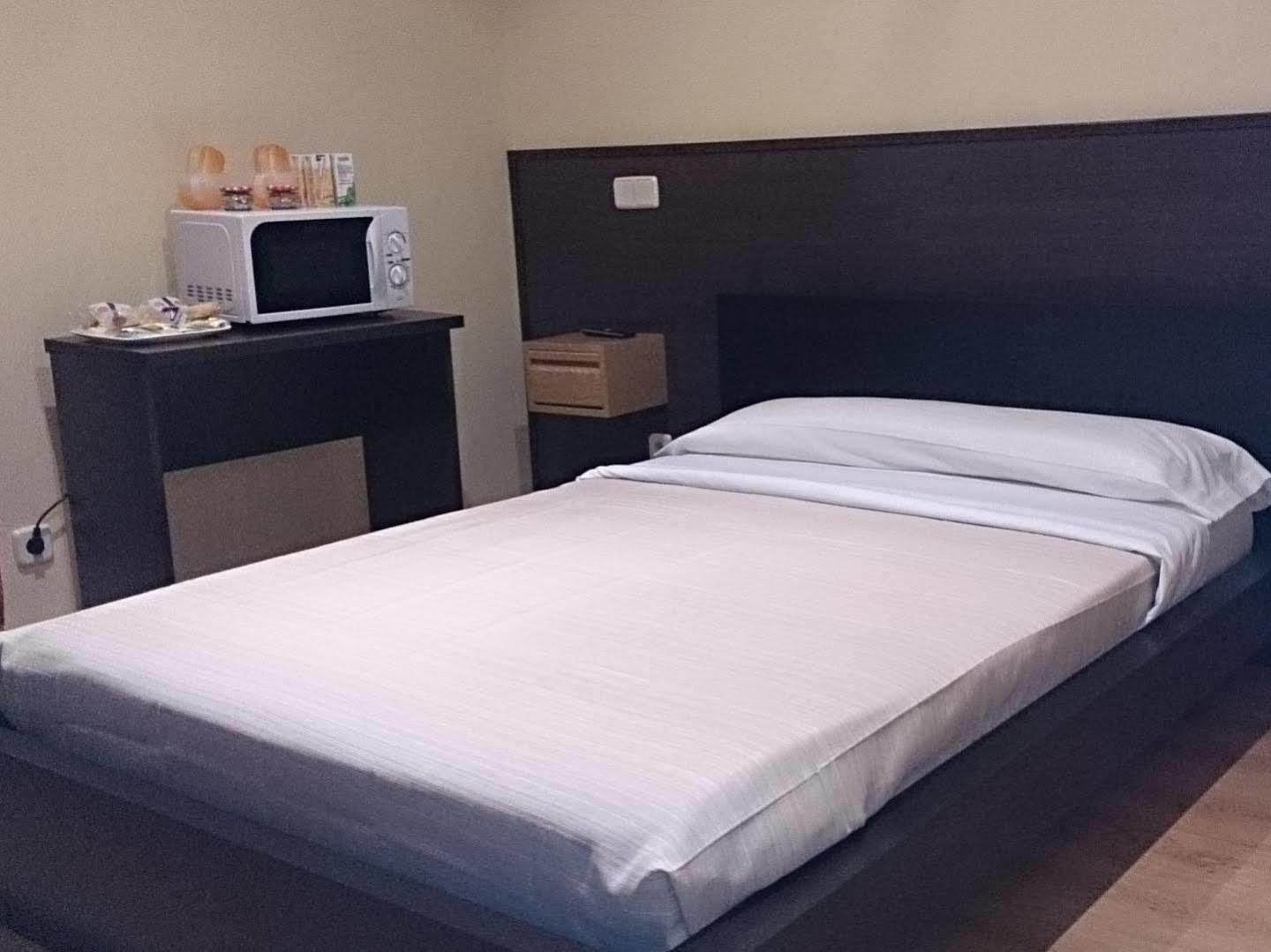 Hostal Oporto Madrid Bagian luar foto